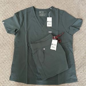 FIGS Scrubs - NEW